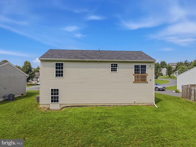 77 EISENHOWER CIR, Inwood, WV 25428