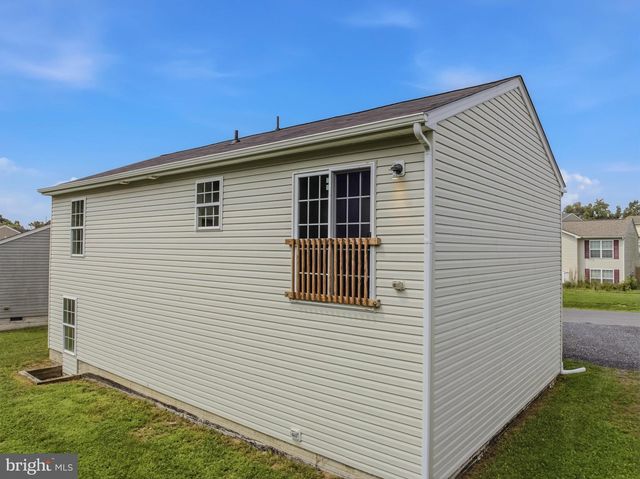 77 EISENHOWER CIR, Inwood, WV 25428