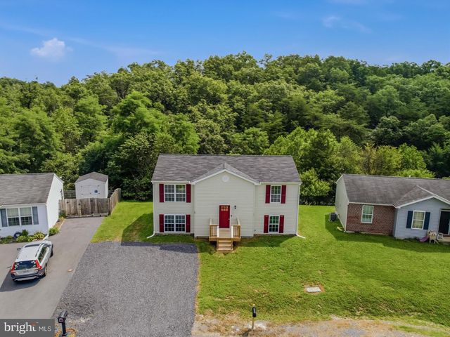 77 EISENHOWER CIR, Inwood, WV 25428