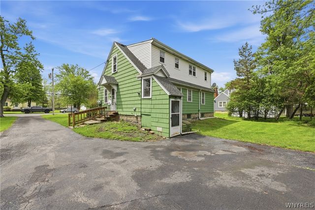 68 East Center Road, West Seneca, NY 14224