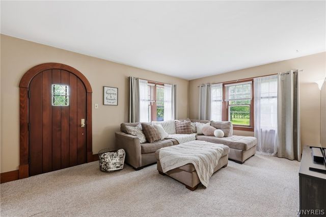 68 East Center Road, West Seneca, NY 14224