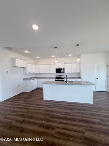 6092 Hickory Point Drive, Walls, MS 38680