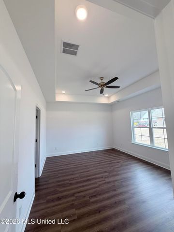 6092 Hickory Point Drive, Walls, MS 38680