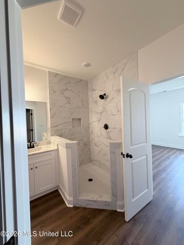 6092 Hickory Point Drive, Walls, MS 38680