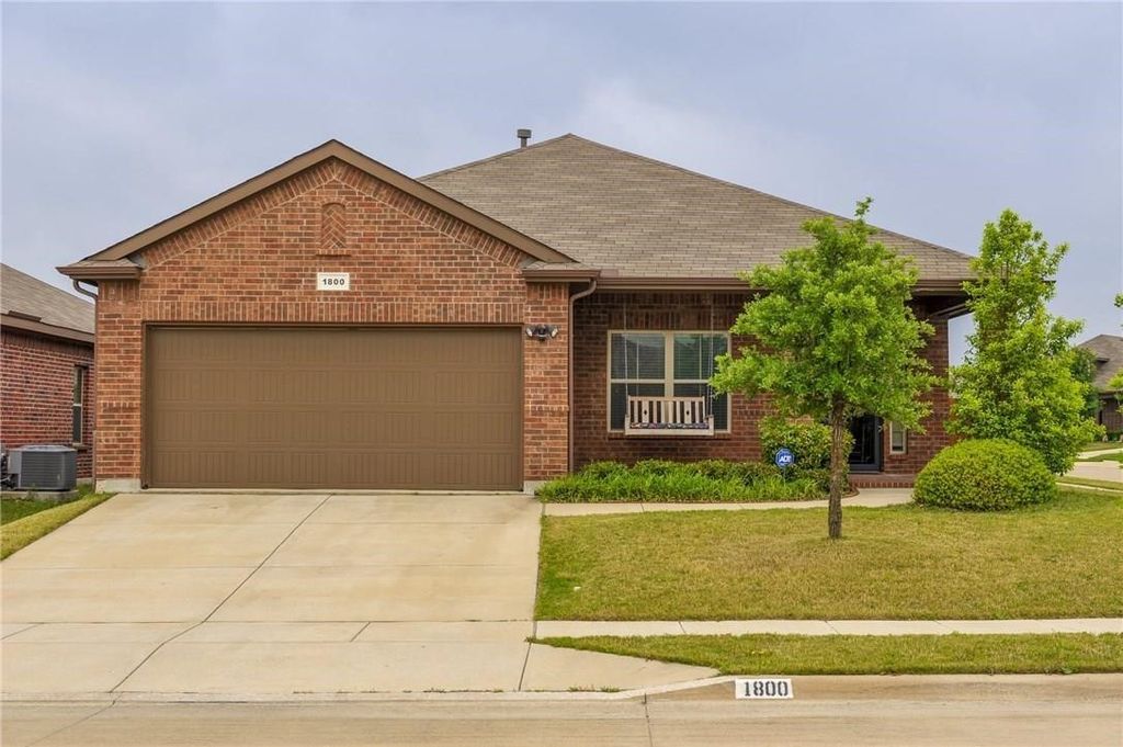 1800 Potrillo Lane, Fort Worth, TX 76131