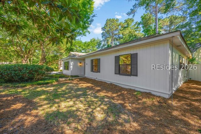 20 Kings Ct, Hilton Head Island, SC 29926