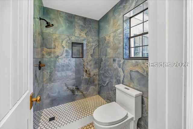 20 Kings Ct, Hilton Head Island, SC 29926