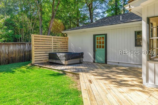 20 Kings Ct, Hilton Head Island, SC 29926