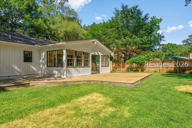20 Kings Ct, Hilton Head Island, SC 29926