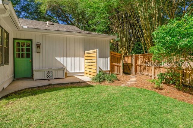 20 Kings Ct, Hilton Head Island, SC 29926