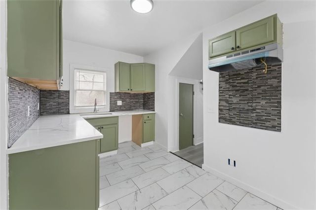 6024 Elmwood Avenue, Kansas City, MO 64130