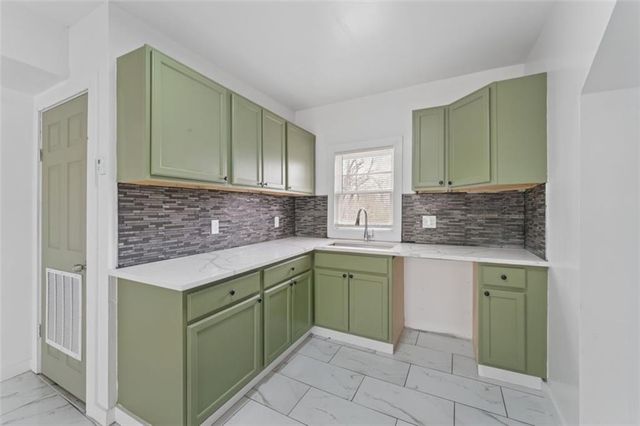 6024 Elmwood Avenue, Kansas City, MO 64130