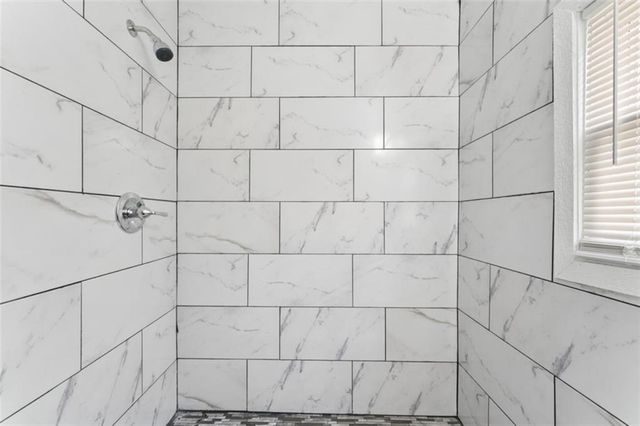 6024 Elmwood Avenue, Kansas City, MO 64130