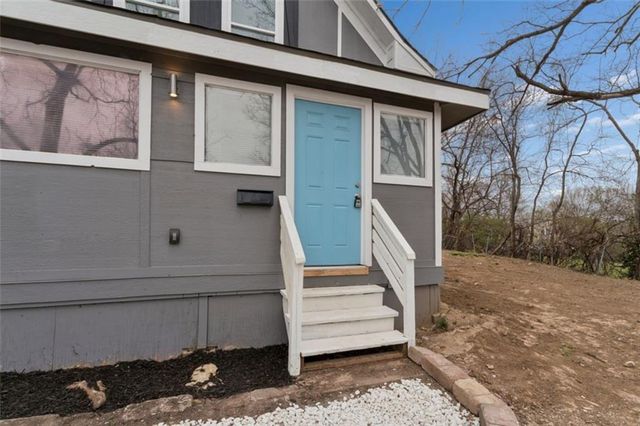 6024 Elmwood Avenue, Kansas City, MO 64130