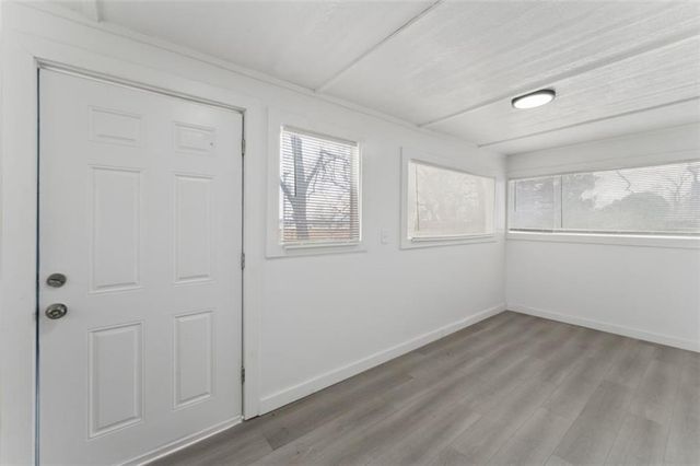 6024 Elmwood Avenue, Kansas City, MO 64130