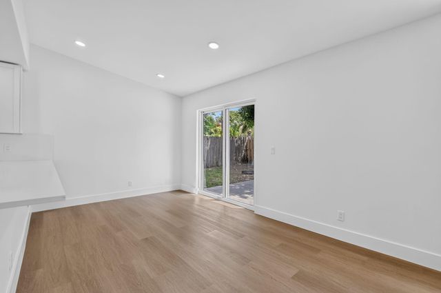 386 NW 40th Terrace, Deerfield Beach, FL 33442