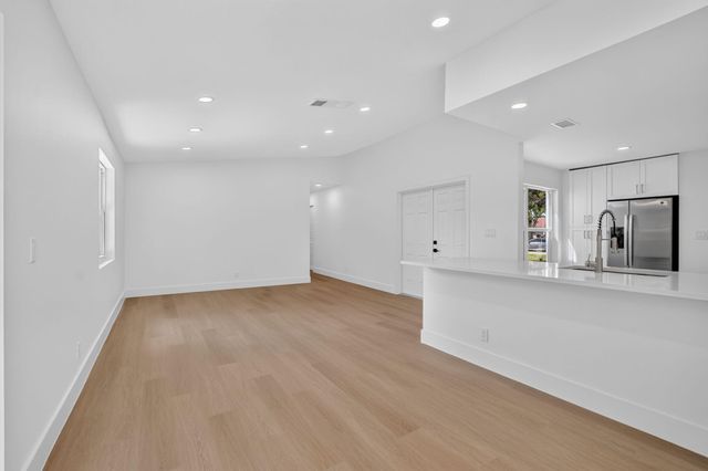 386 NW 40th Terrace, Deerfield Beach, FL 33442