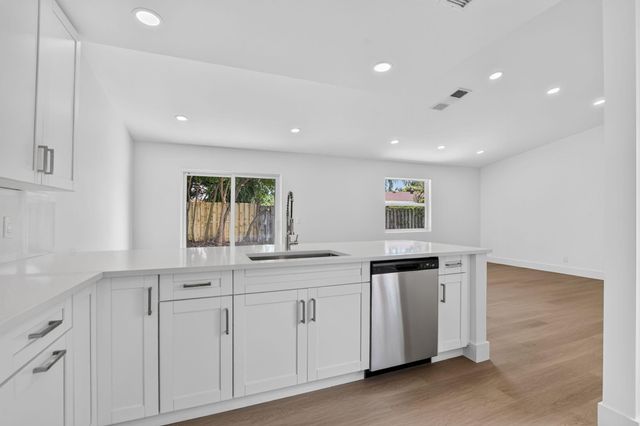 386 NW 40th Terrace, Deerfield Beach, FL 33442