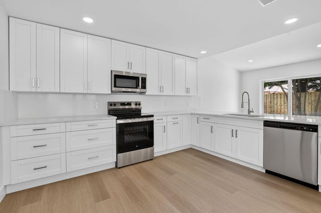 386 NW 40th Terrace, Deerfield Beach, FL 33442