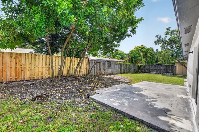 386 NW 40th Terrace, Deerfield Beach, FL 33442