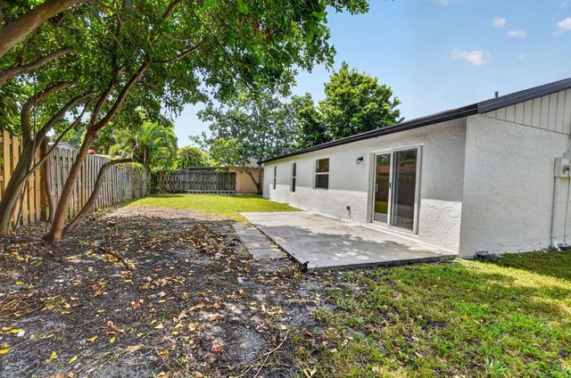 386 NW 40th Terrace, Deerfield Beach, FL 33442