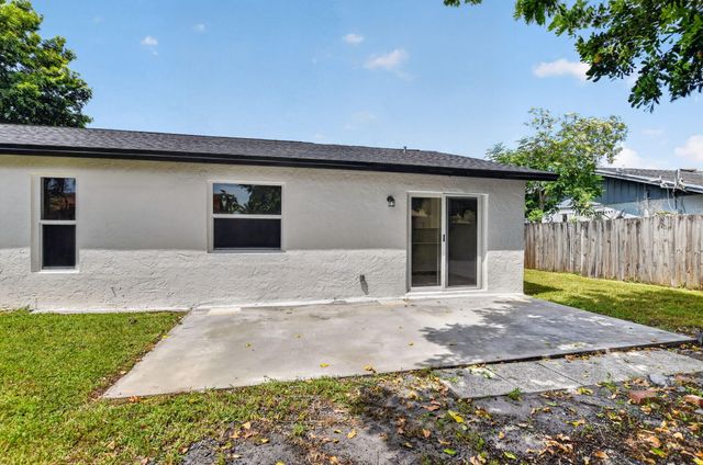 386 NW 40th Terrace, Deerfield Beach, FL 33442