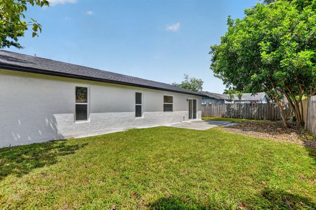386 NW 40th Terrace, Deerfield Beach, FL 33442