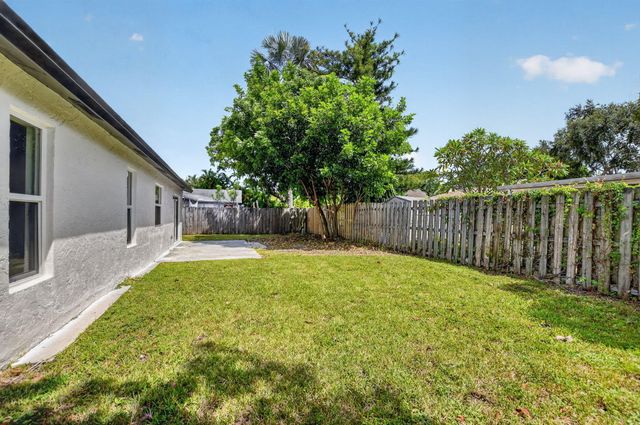 386 NW 40th Terrace, Deerfield Beach, FL 33442