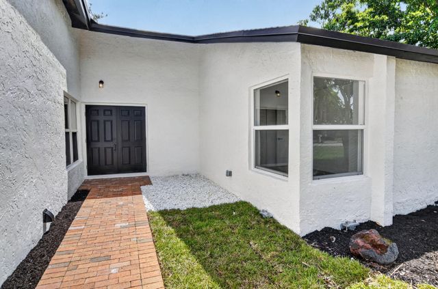 386 NW 40th Terrace, Deerfield Beach, FL 33442