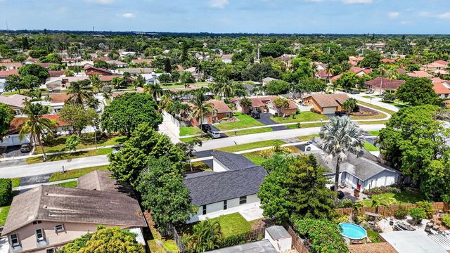 386 NW 40th Terrace, Deerfield Beach, FL 33442