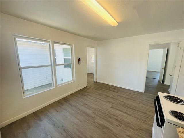 319 S Nueces St, Mathis, TX 78368