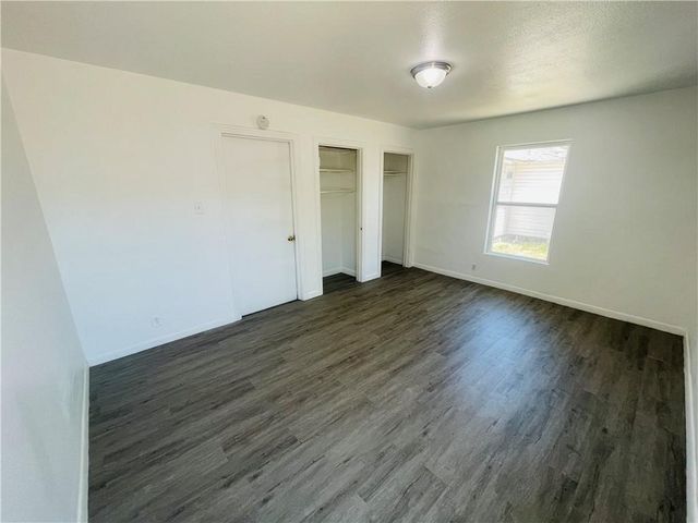 319 S Nueces St, Mathis, TX 78368