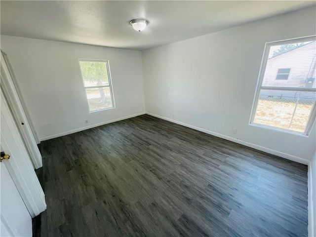 319 S Nueces St, Mathis, TX 78368