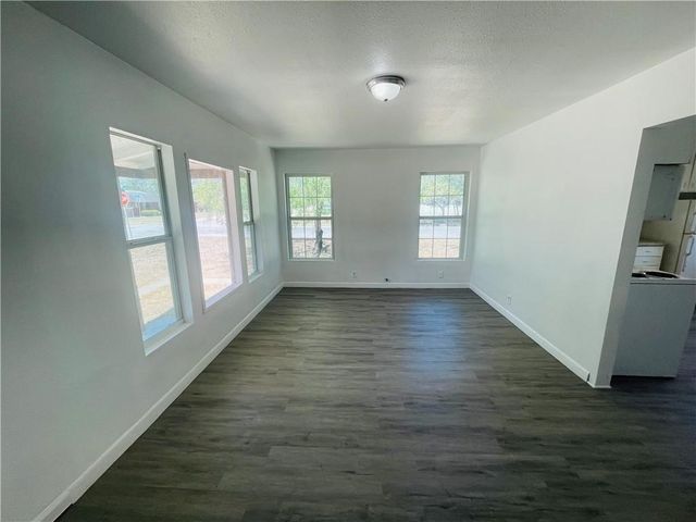 319 S Nueces St, Mathis, TX 78368