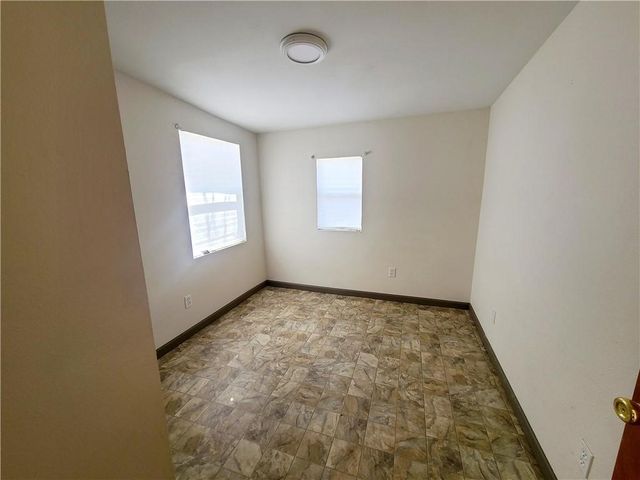 319 S Nueces St, Mathis, TX 78368