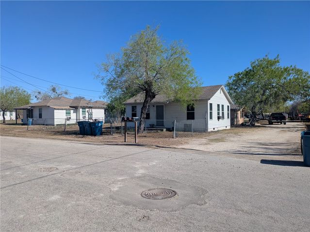 319 S Nueces St, Mathis, TX 78368