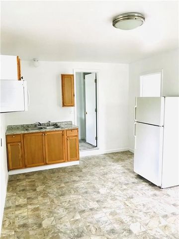 319 S Nueces St, Mathis, TX 78368