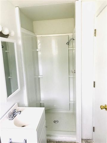 319 S Nueces St, Mathis, TX 78368