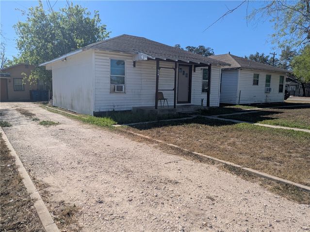 319 S Nueces St, Mathis, TX 78368