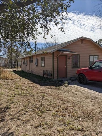 319 S Nueces St, Mathis, TX 78368