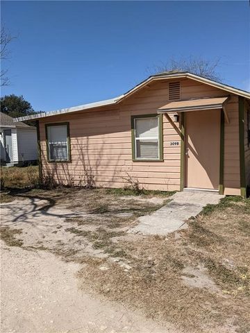 319 S Nueces St, Mathis, TX 78368