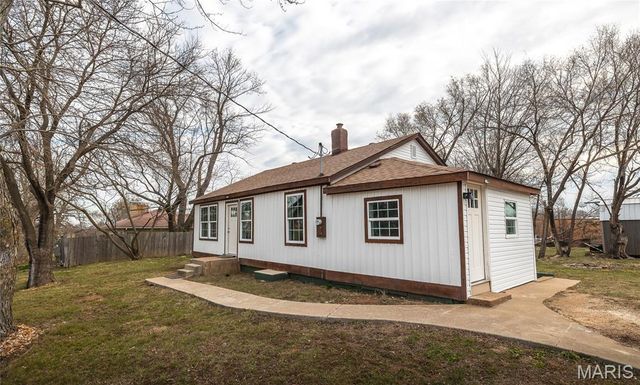 303 S Pine Street, Dixon, MO 65459