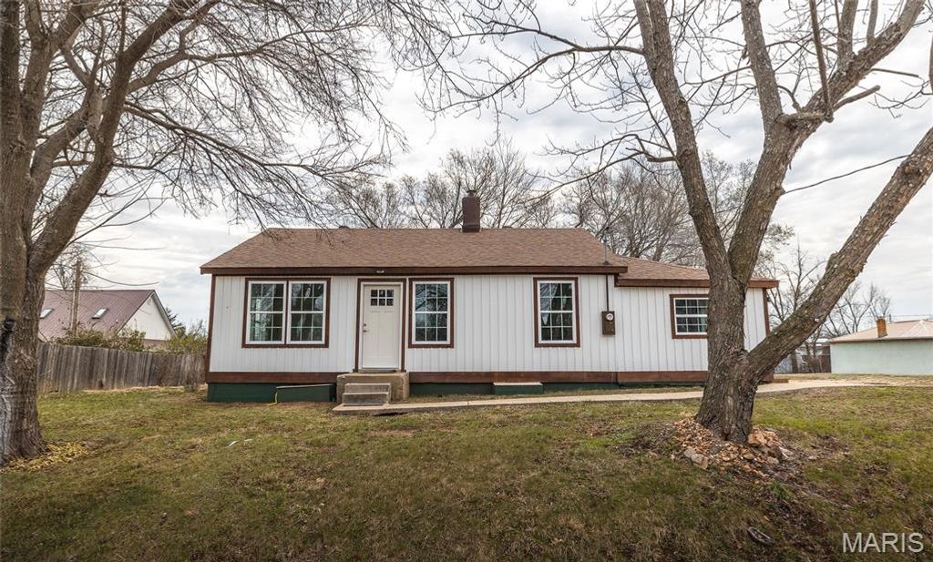 303 S Pine Street, Dixon, MO 65459