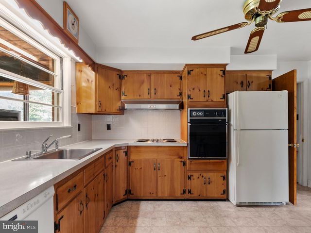 516 WESLEY RD, Springfield, PA 19064