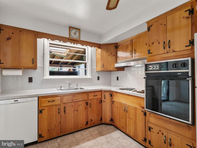 516 WESLEY RD, Springfield, PA 19064