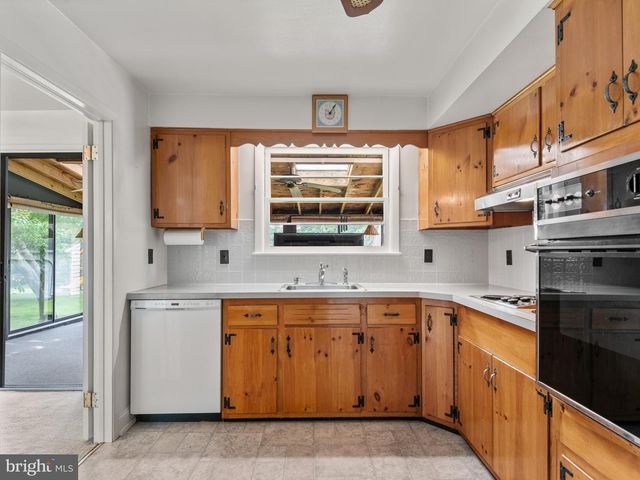 516 WESLEY RD, Springfield, PA 19064