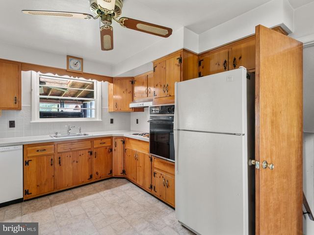 516 WESLEY RD, Springfield, PA 19064