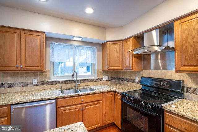 1845 WOODLEDGE DR, State College, PA 16803