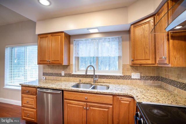 1845 WOODLEDGE DR, State College, PA 16803