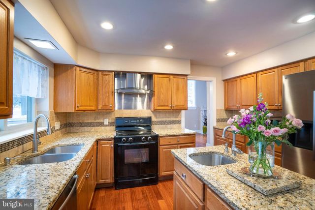 1845 WOODLEDGE DR, State College, PA 16803